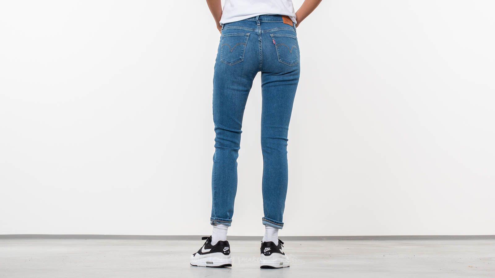 Levi's 711 shop all play