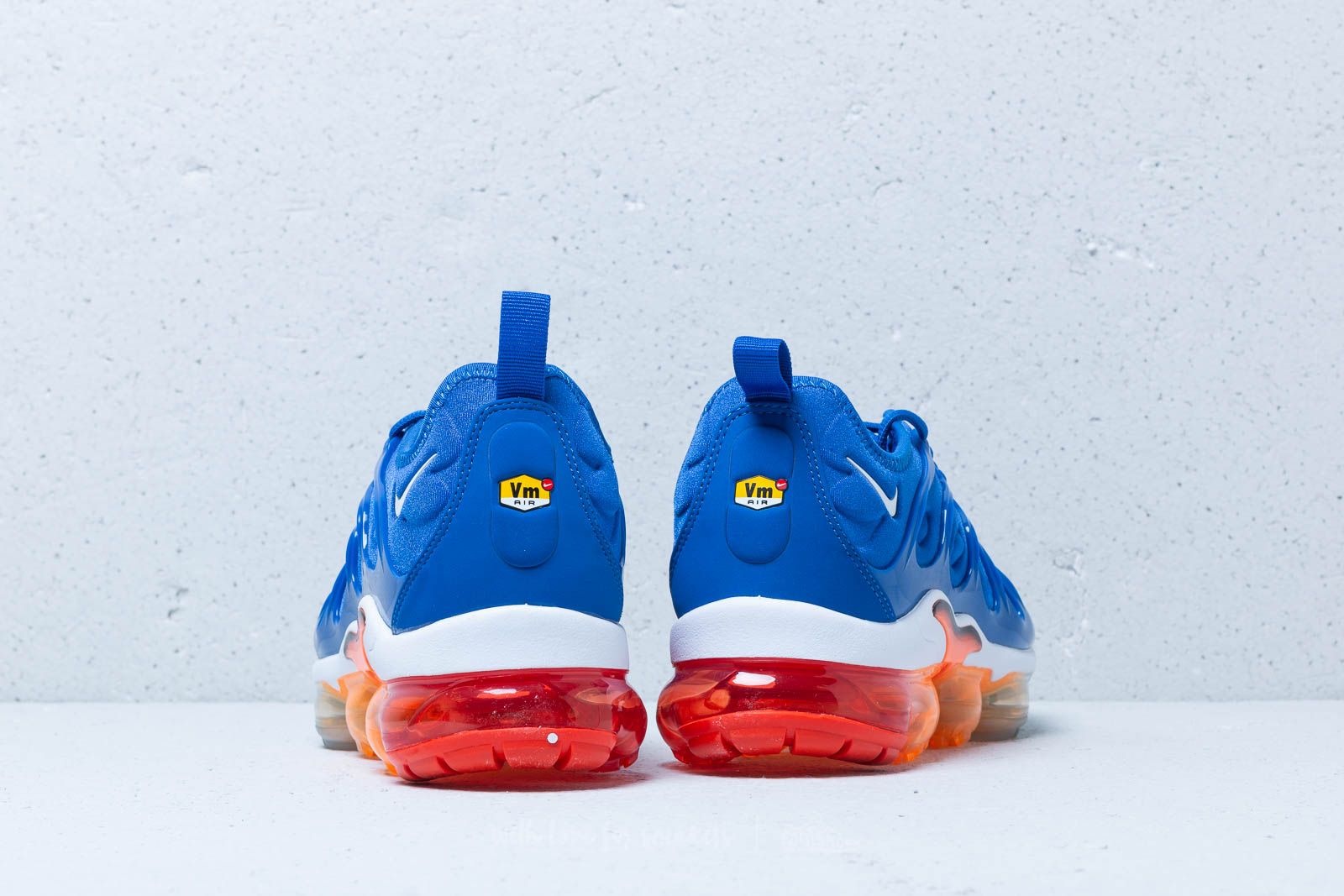 Nike air vapormax on sale plus game royal