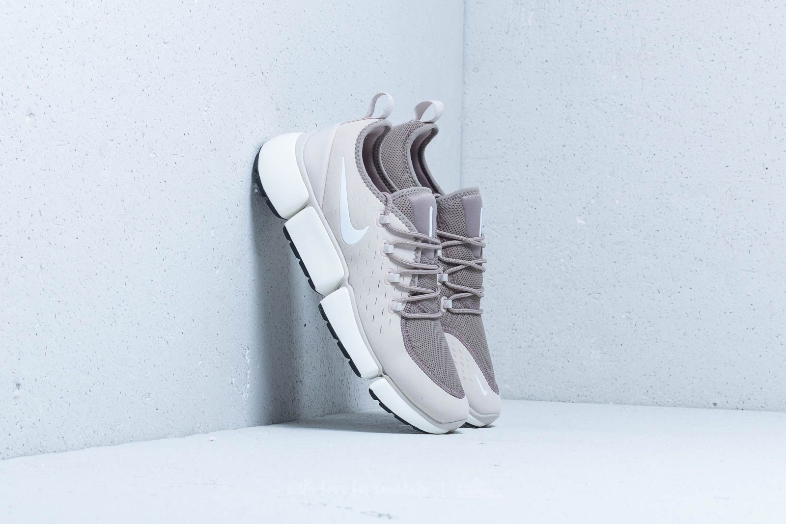 Men s shoes Nike Pocket Fly DM Desert Sand White Sepia Stone Footshop