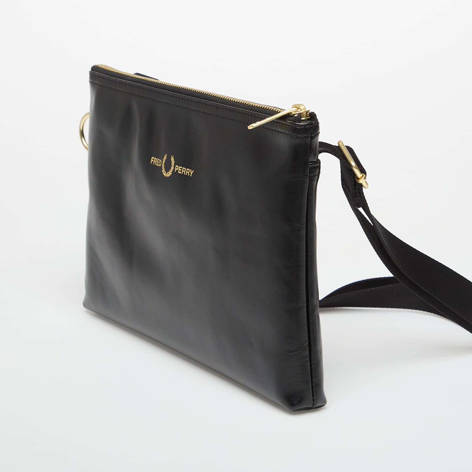 Crossbody-vesker FRED PERRY Smooth Leather Sacoche Black
