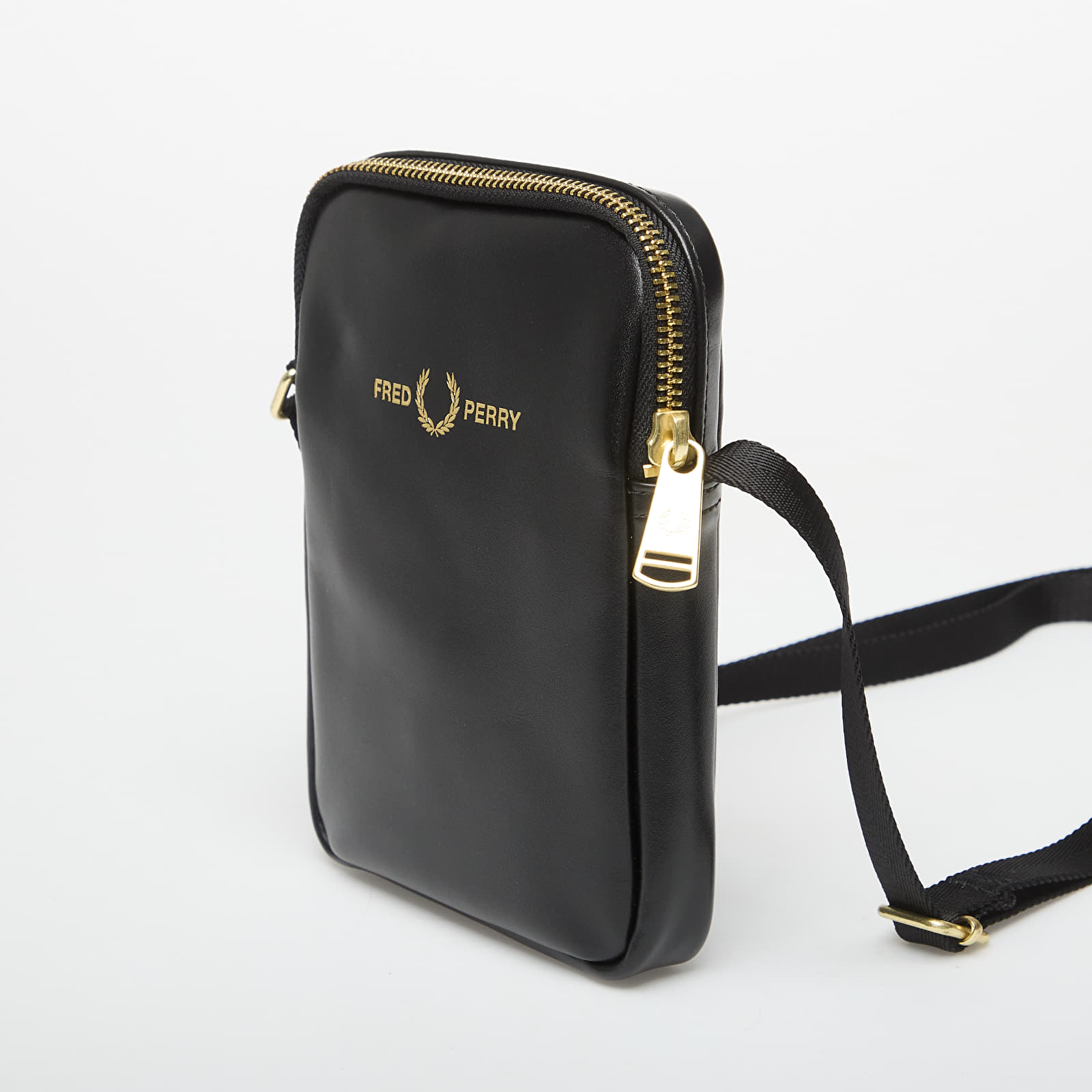 Crossbody-vesker FRED PERRY Smooth Leather Small Side Bag Black
