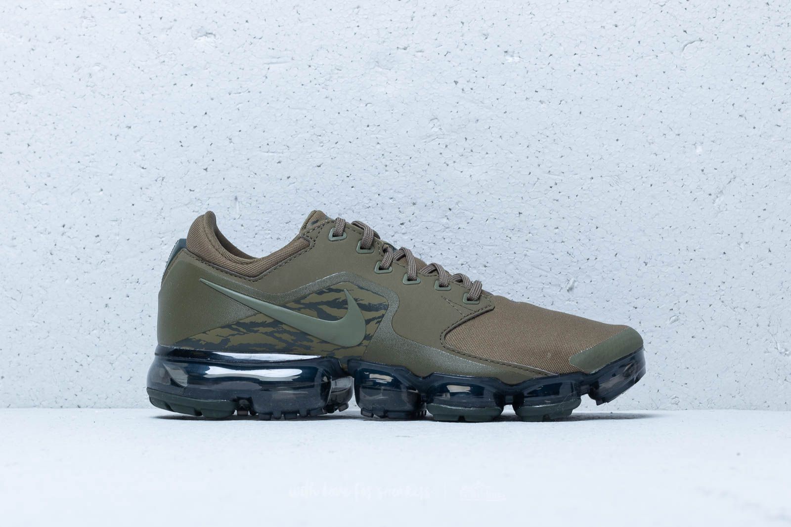 Air vapormax cs medium olive sales