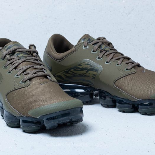Nike vapormax olive camo top