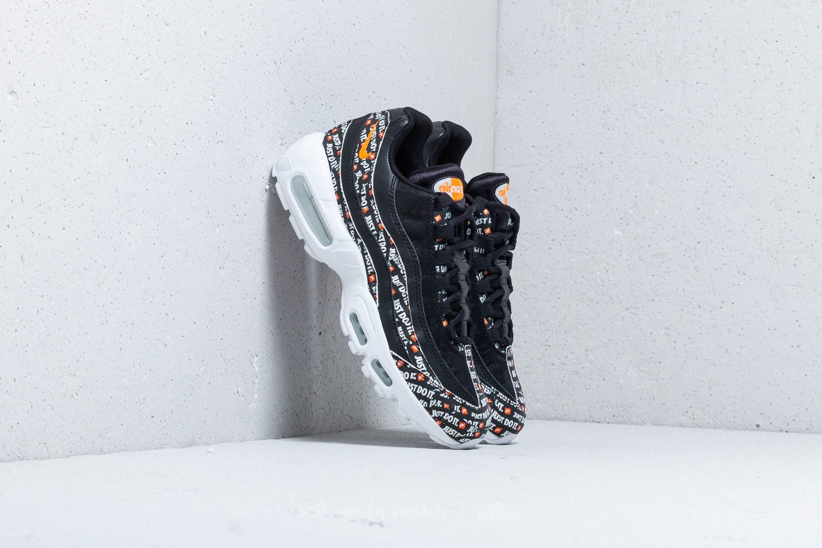 Vīriešu apavi Nike Air Max 95 SE Black/ Black-White-Total Orange