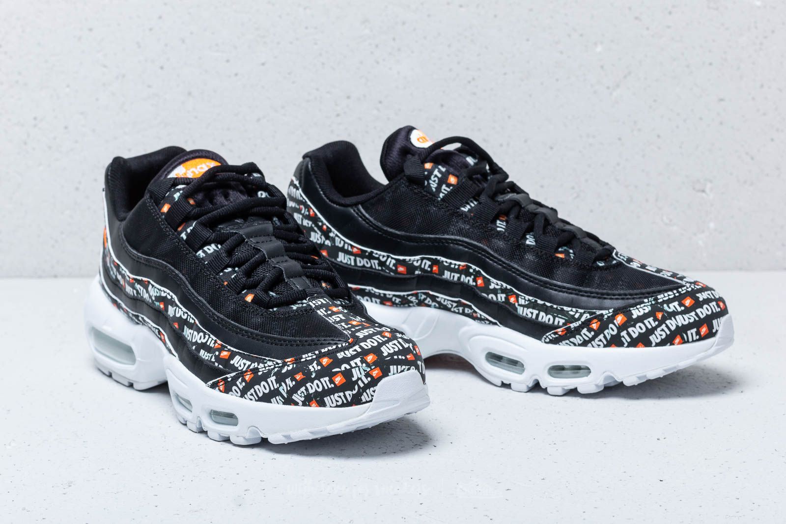 Vīriešu apavi Nike Air Max 95 SE Black/ Black-White-Total Orange