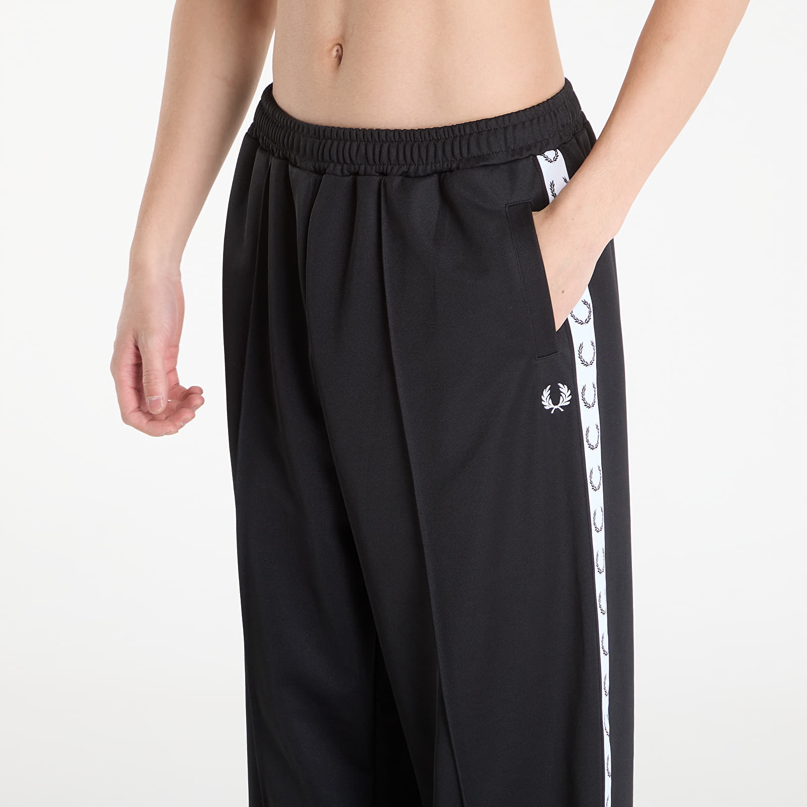 Trenirka hlače  FRED PERRY Wide Leg Track Pant Black