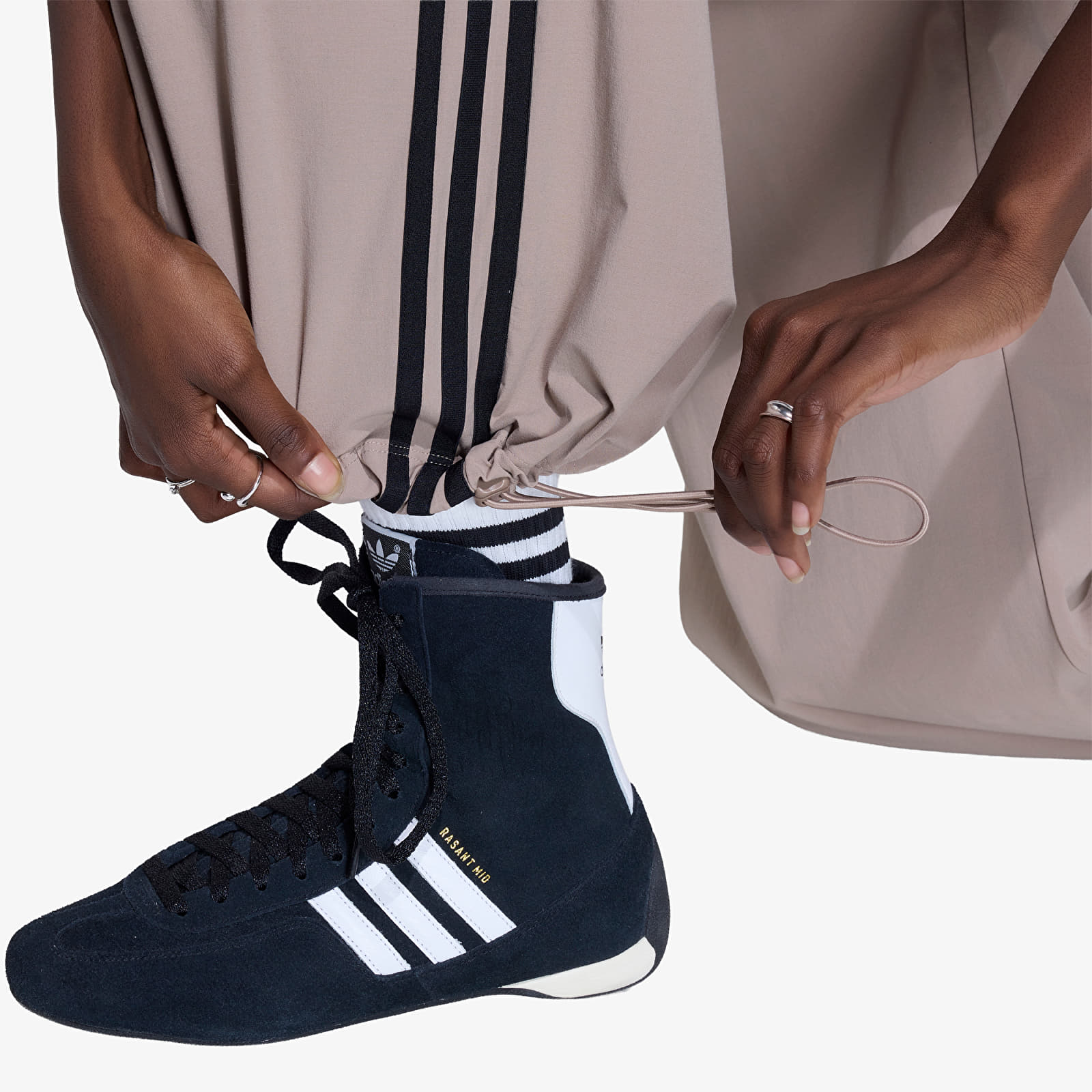Jogginghosen adidas Adilenium 5.0 Og Adilenium Track Tracksuit Bottoms With Pleats Chalky Brown