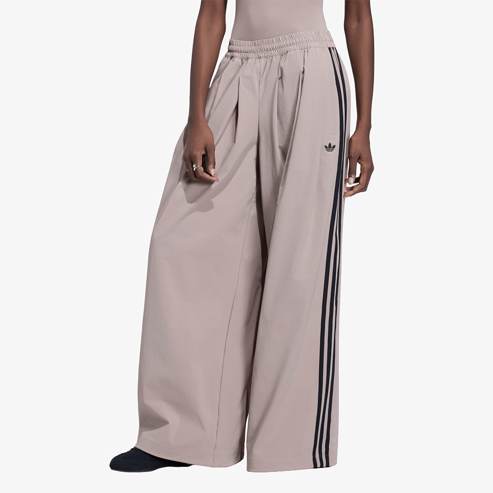 Потници adidas Adilenium 5.0 Og Adilenium Track Tracksuit Bottoms With Pleats Chalky Brown XS