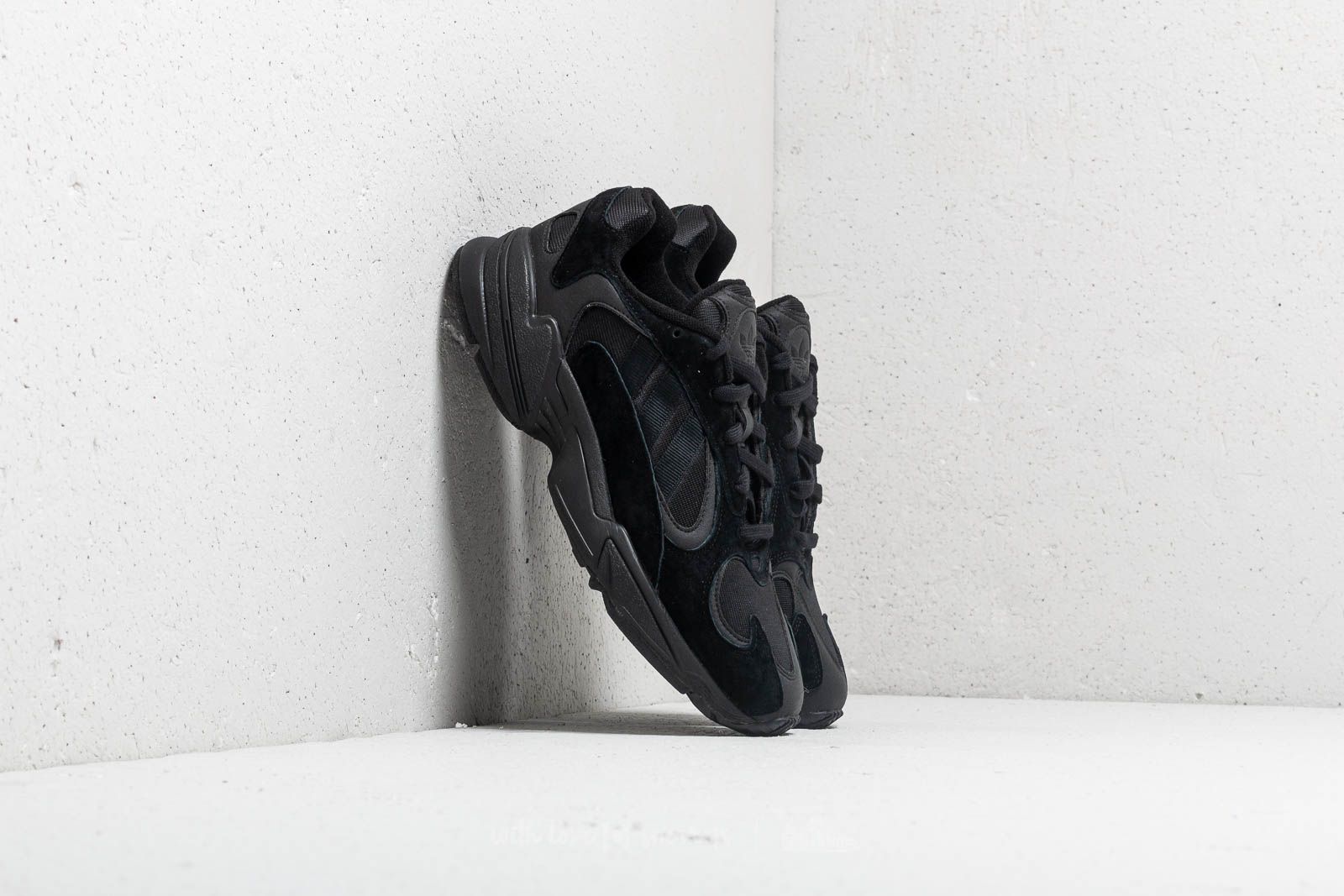 Scarpe uomo adidas YUNG 1 Core Black Core Black Carbon Footshop