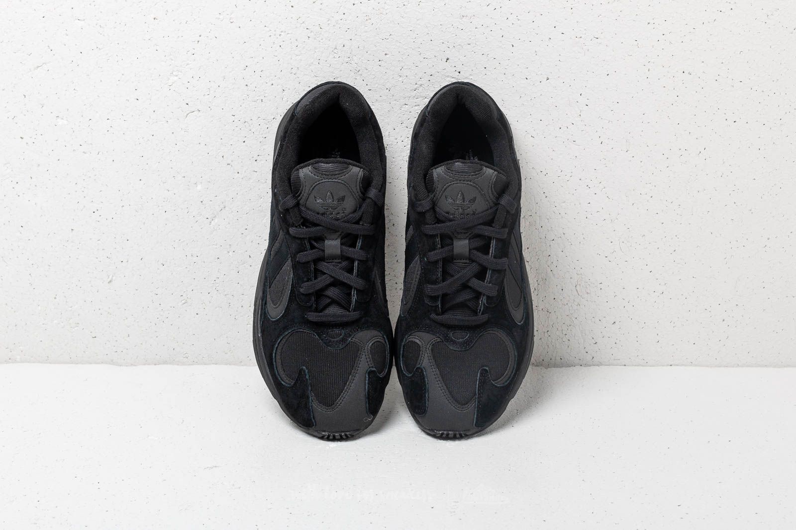 Scarpe uomo adidas YUNG 1 Core Black Core Black Carbon Footshop