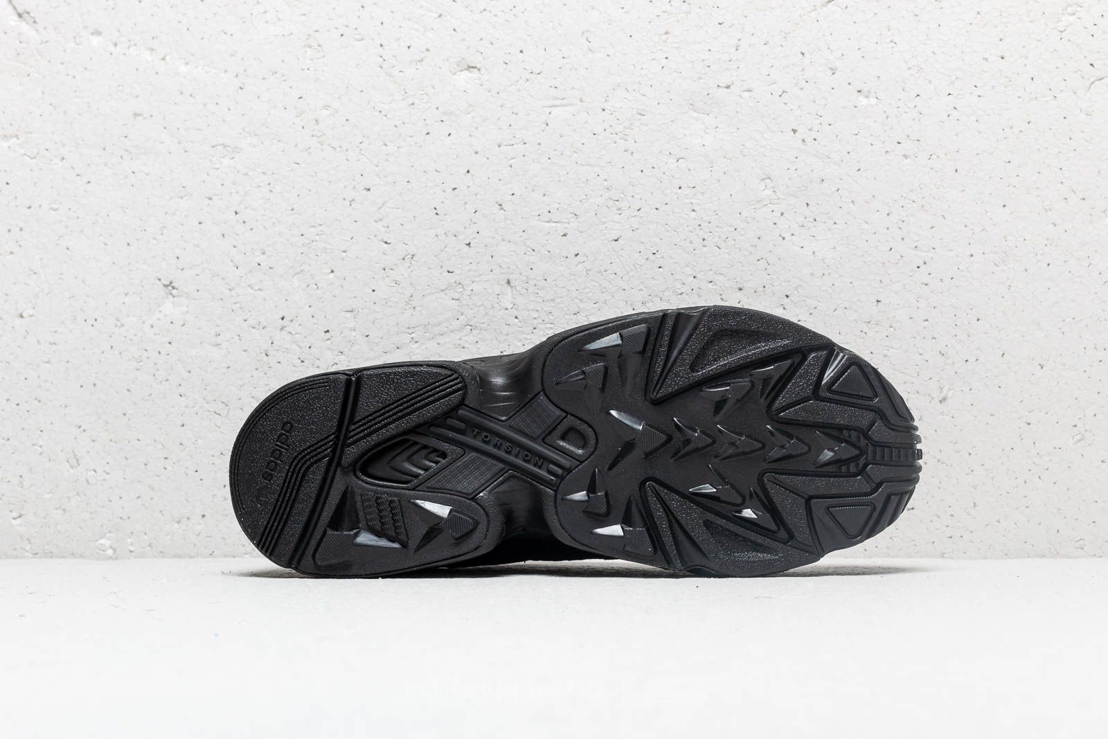 Pánské tenisky a boty adidas YUNG-1 Core Black/ Core Black/ Carbon