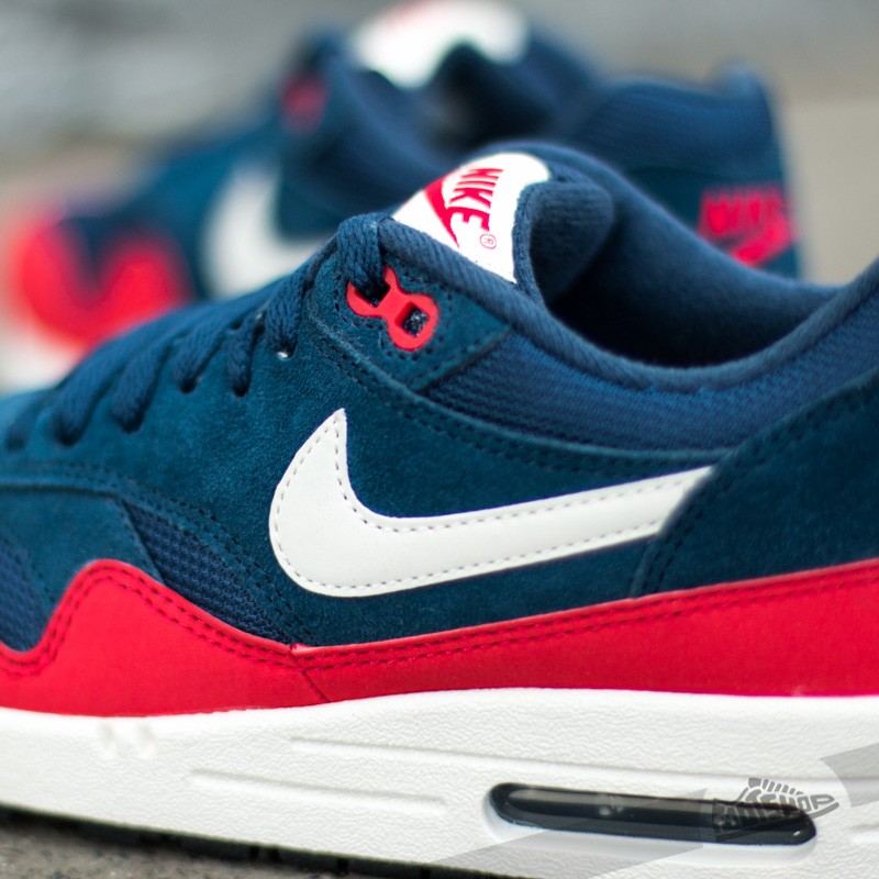 Navy blue and red nike air max hot sale