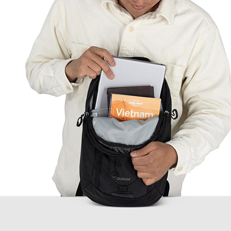 mens osprey sling bag Quasar A dedicated phone pocket on the shoulder strap and a secure front compartment with zip offer quick access to your most important items Osprey Daylite Shoulder Sling Bag