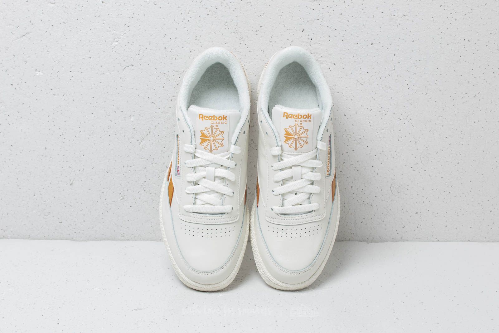 Men s shoes Reebok Revenge Plus Vintage Chalk Wild Khaki Footshop