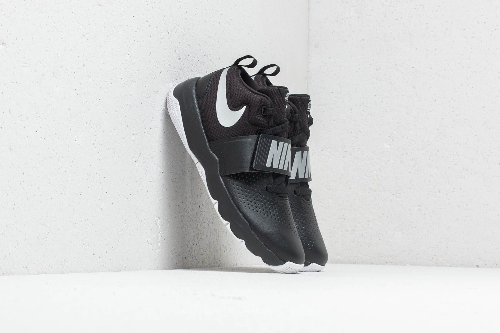 Women s shoes Nike Team Hustle D 8 GS Black Metallic Silver