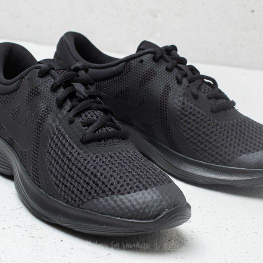 Women's nike revolution 4 all black on sale