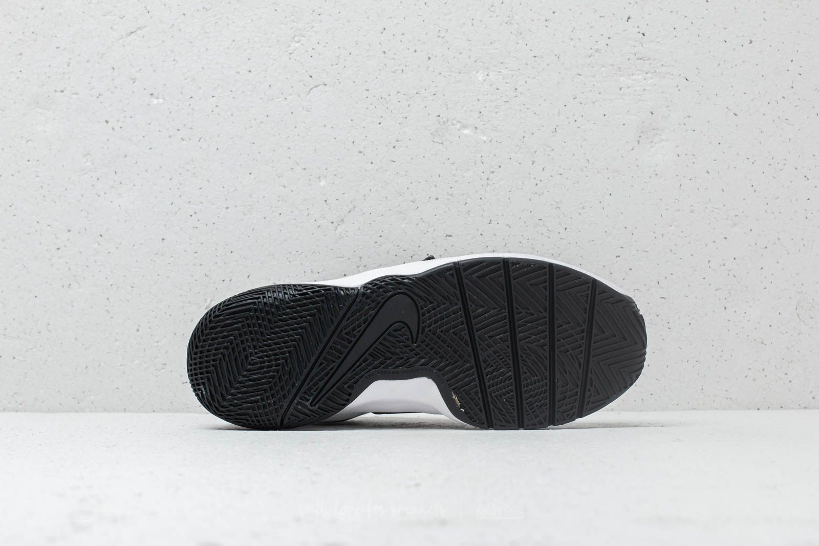 Scarpe donna Nike Team Hustle D 8 (GS) White/ Black