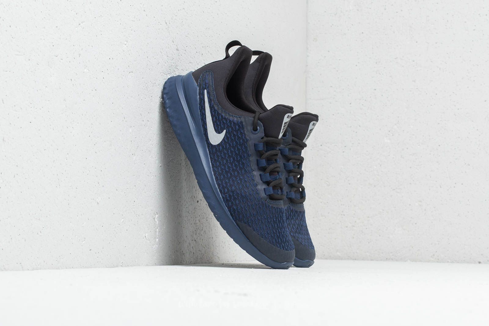 Nike renew rival blue top