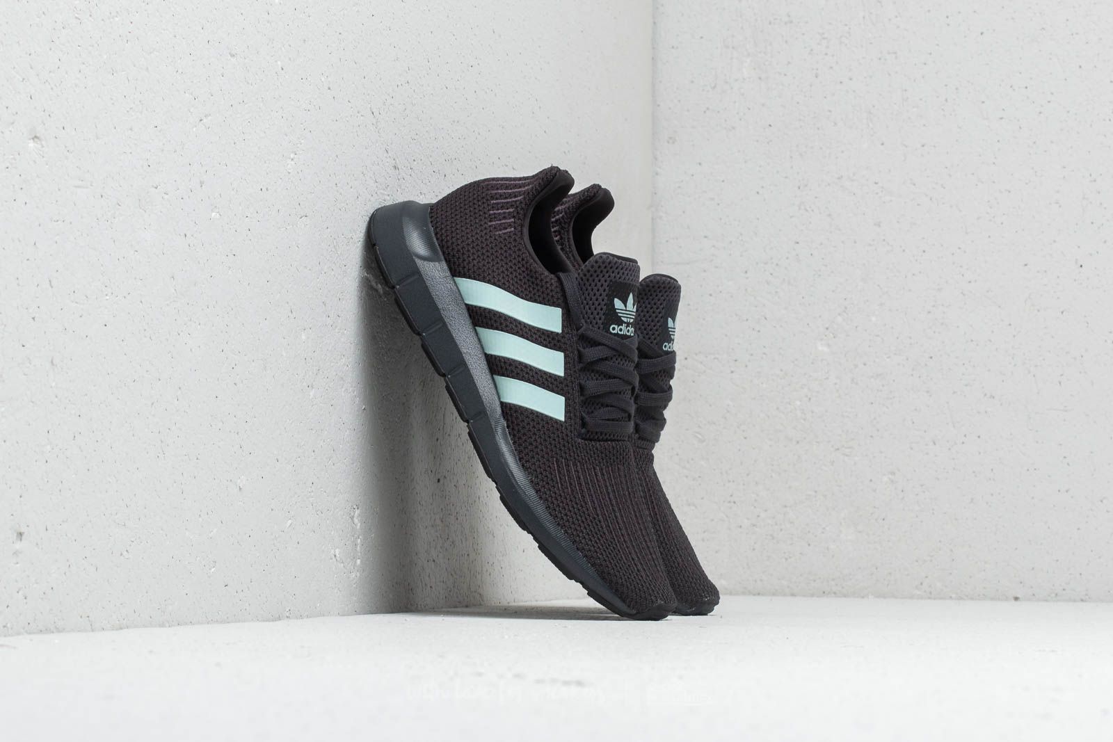 Adidas swift run green deals
