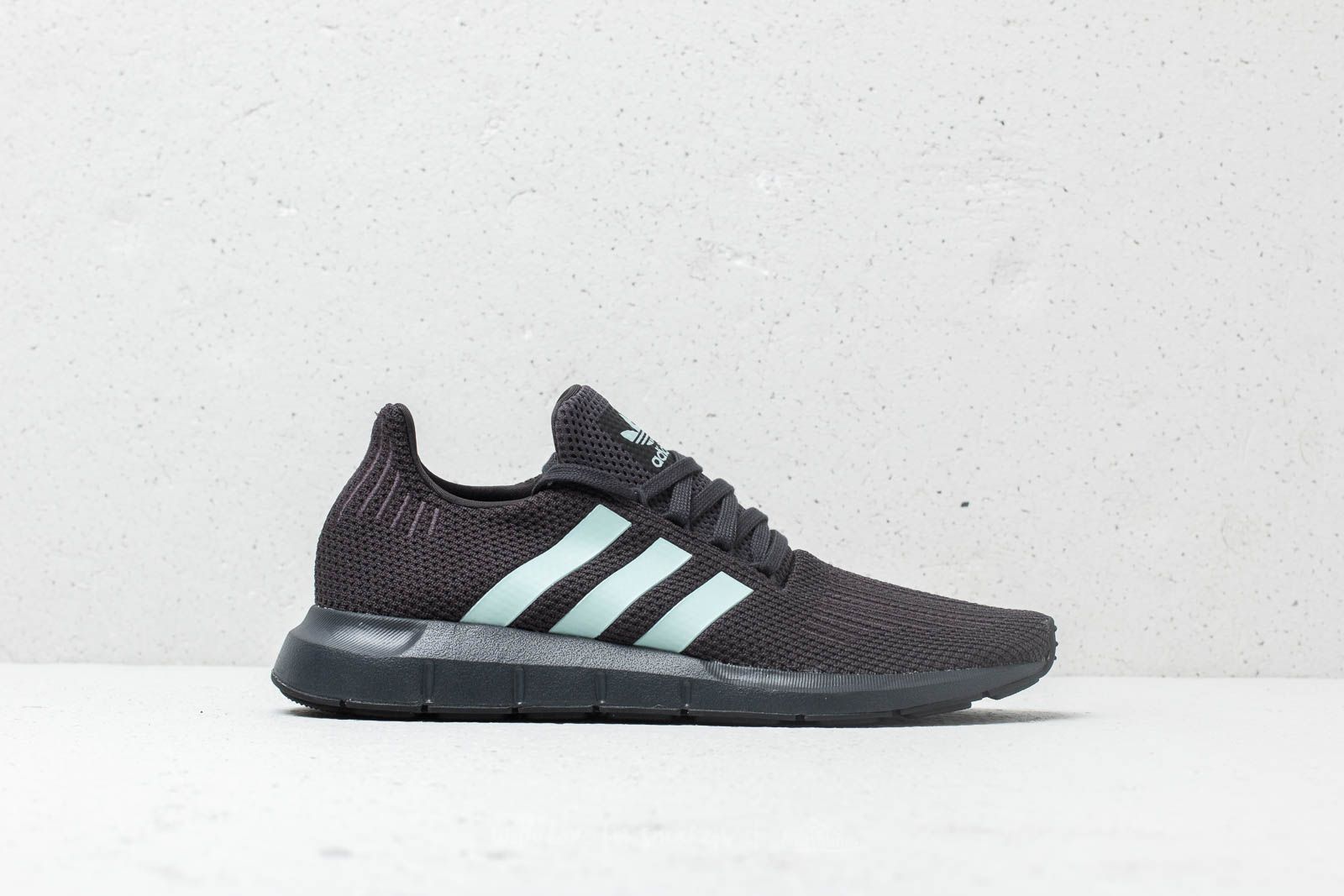 Men's shoes adidas Swift Run Night Grey/ Ash Green/ Core Black