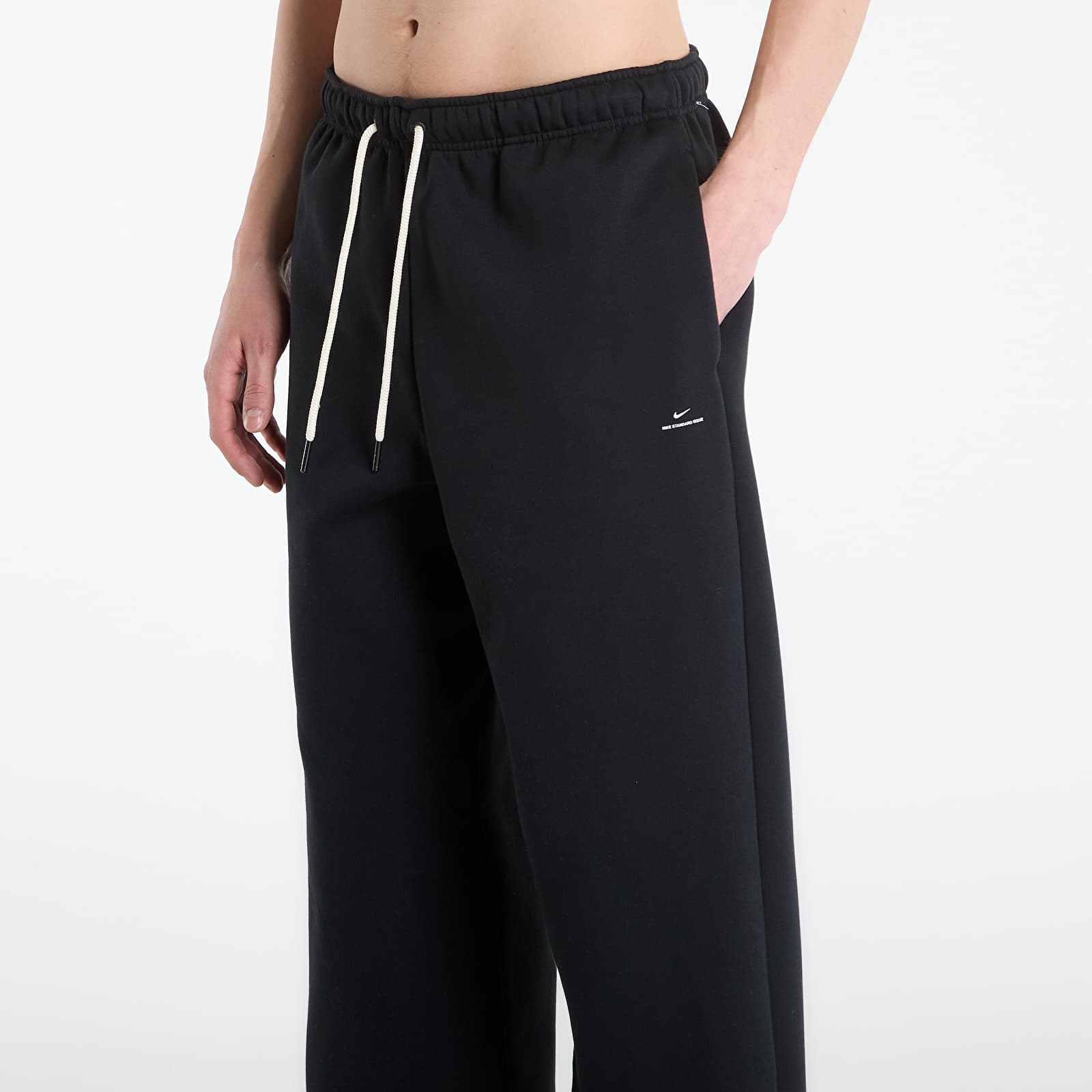 Tepláky Nike Standard Issue Men's Therma-FIT Brushed Open-Hem Basketball Pants Black/ Pale Ivory