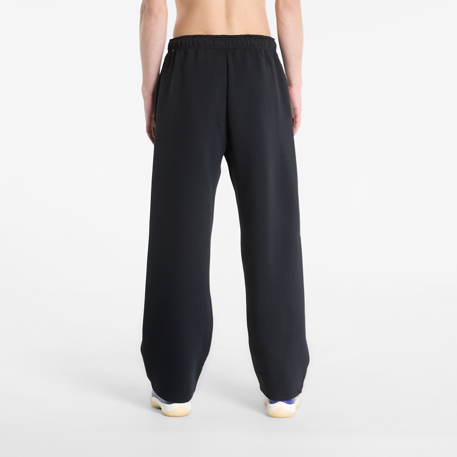 Tepláky Nike Standard Issue Men's Therma-FIT Brushed Open-Hem Basketball Pants Black/ Pale Ivory