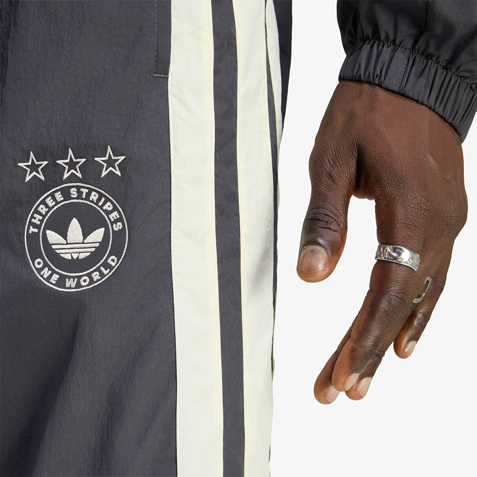 Pánske nohavice adidas Santiago Track Pant Utility Black
