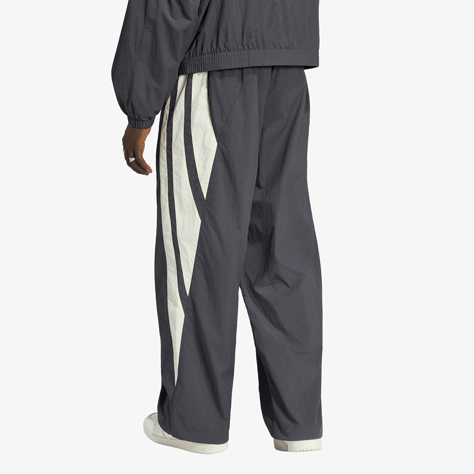 Pánske nohavice adidas Santiago Track Pant Utility Black