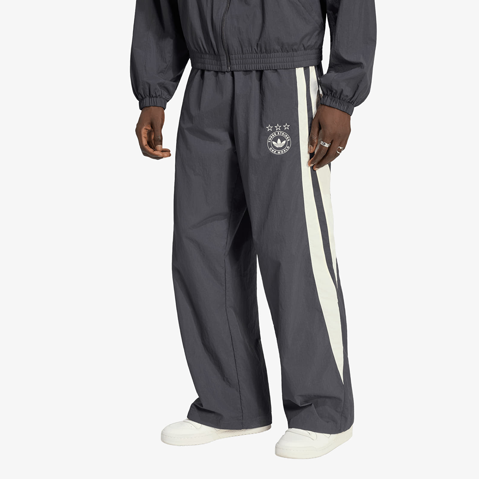 Pánske nohavice adidas Santiago Track Pant Utility Black