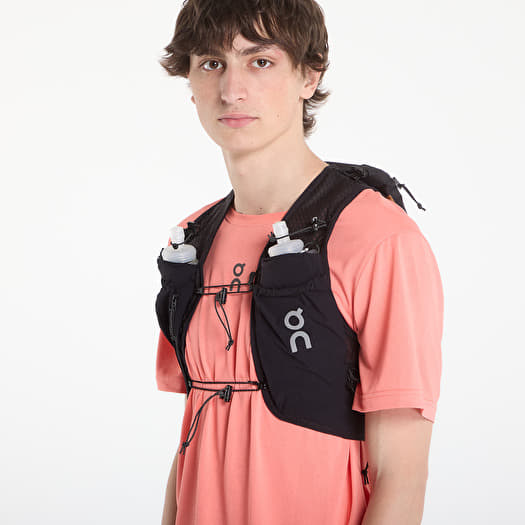 On Ultra Vest Pro UNISEX Black | Footshop