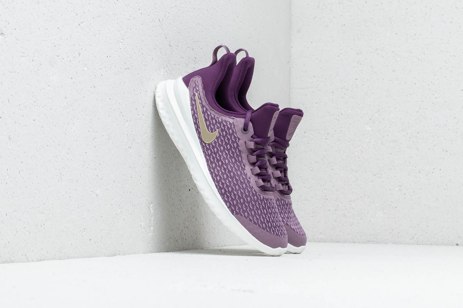 Nike renew rival purple top