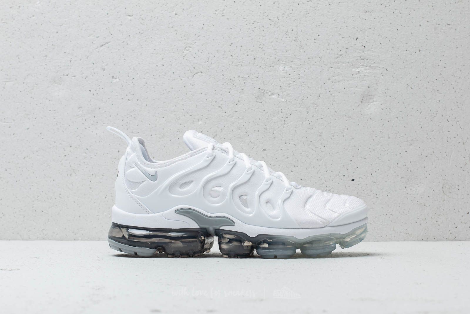 Vapormax plus deals white wolf grey