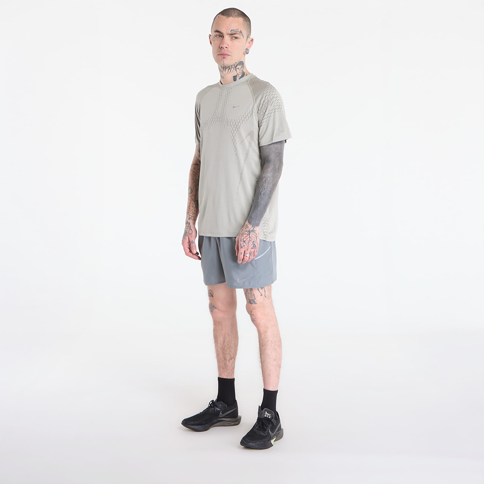 Pánská trička Nike Stride Plus Men's Dri-FIT ADV Short-Sleeve Running Top Spruce Fog/ Light Army/ Reflective Silv