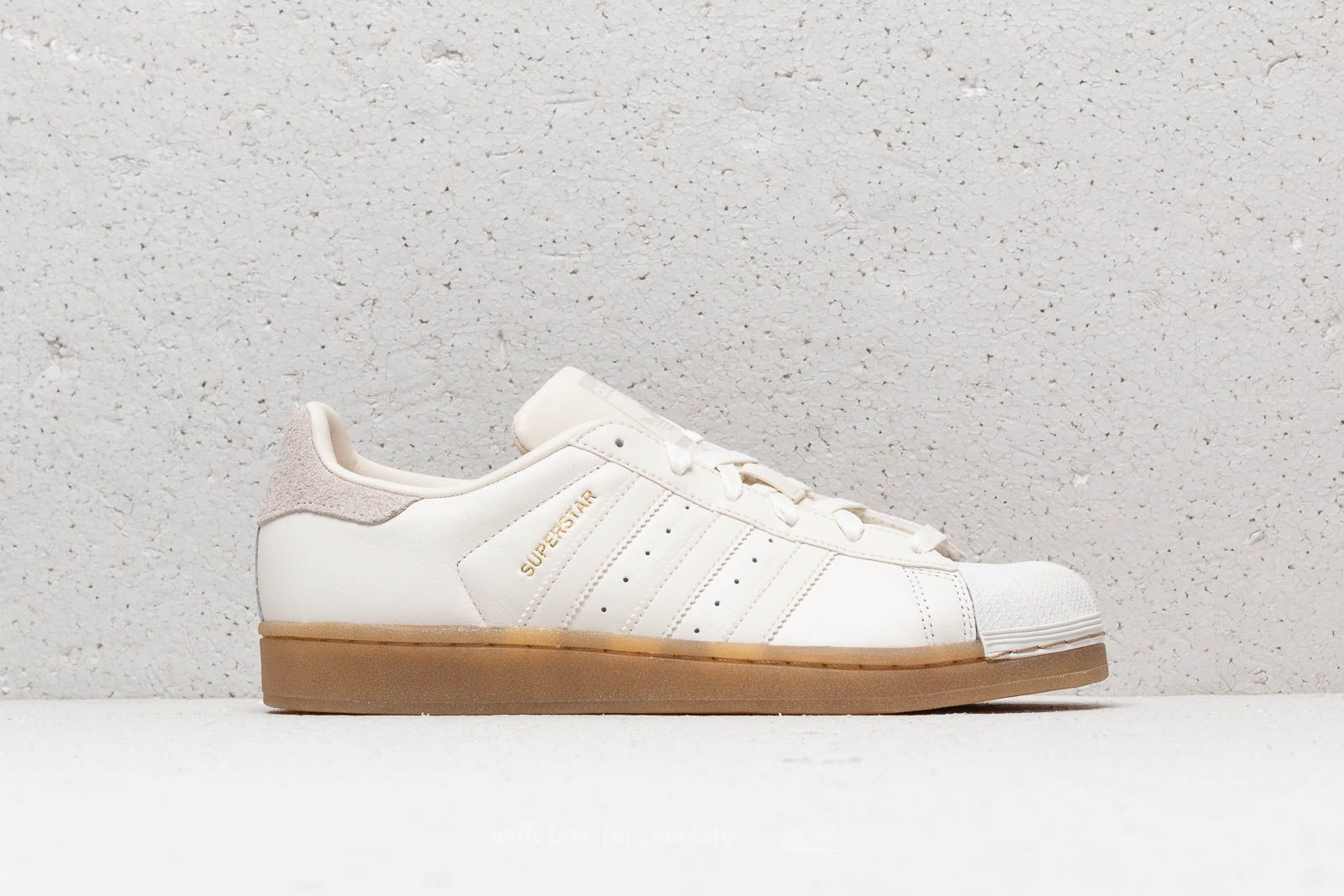 Adidas superstar white gum 2025