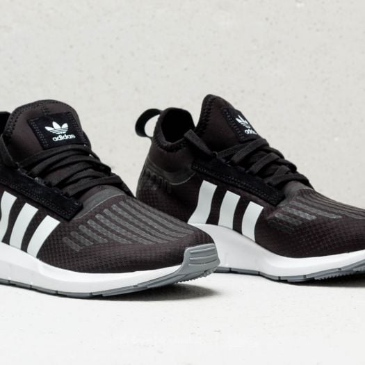 Swift run barrier shoes black top