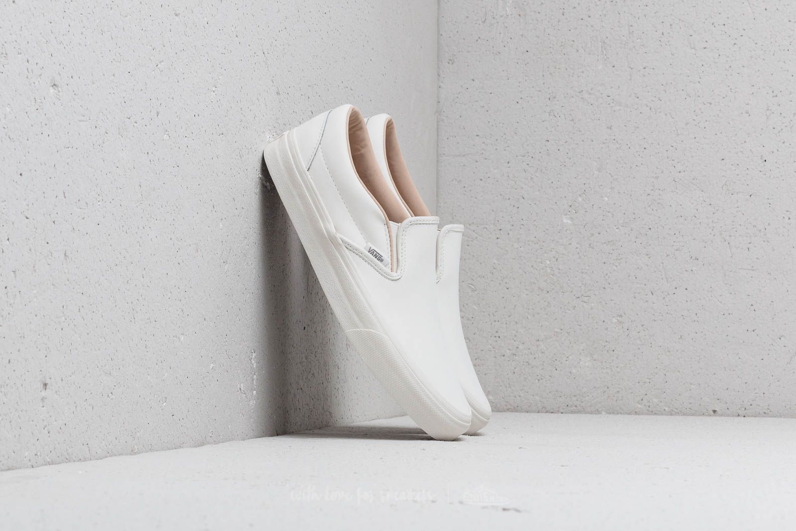Vansbuck slip shop on white