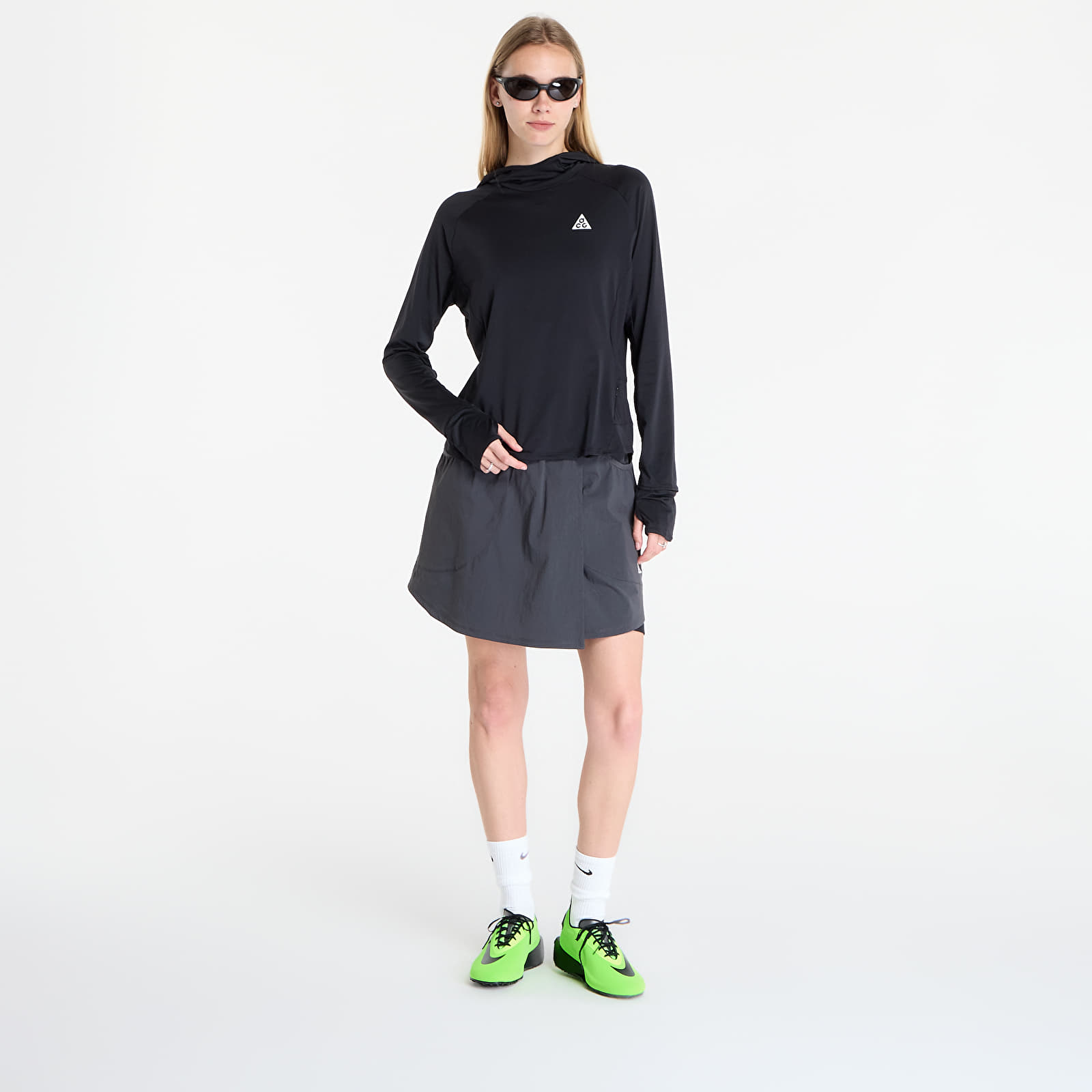 Marškinėliai Nike ACG Women's UV-Resistant Hooded Trail Running Mid-Layer Top Black/ Black/ Summit White