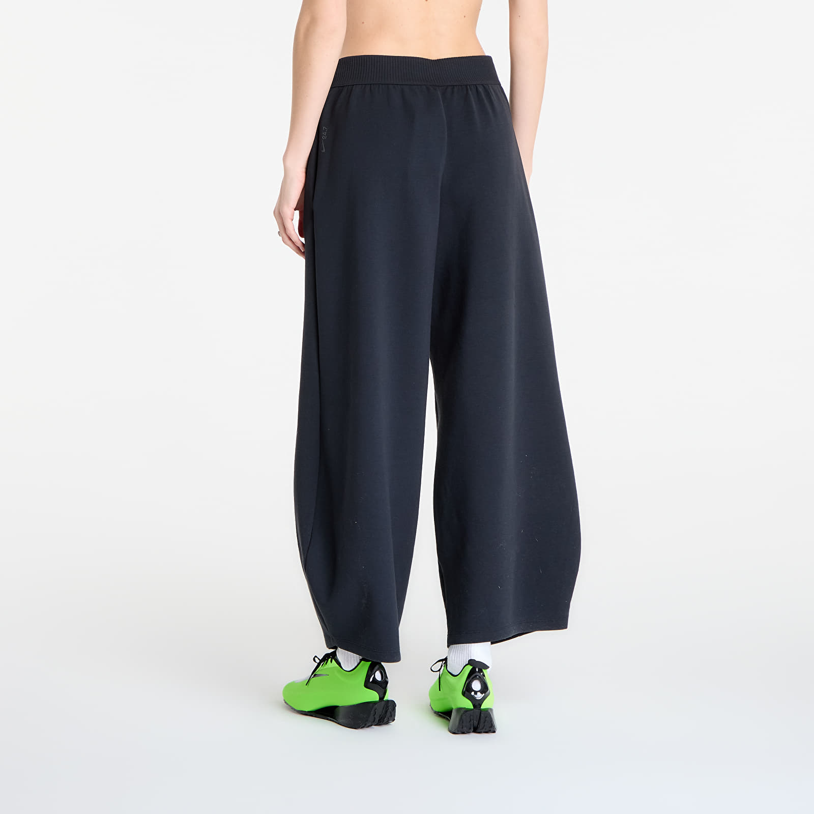 Tepláky Nike 24.7 ImpossiblySoft Women's High-Waisted Wide-Leg Pants Black/ Black/ Dk Smoke Grey