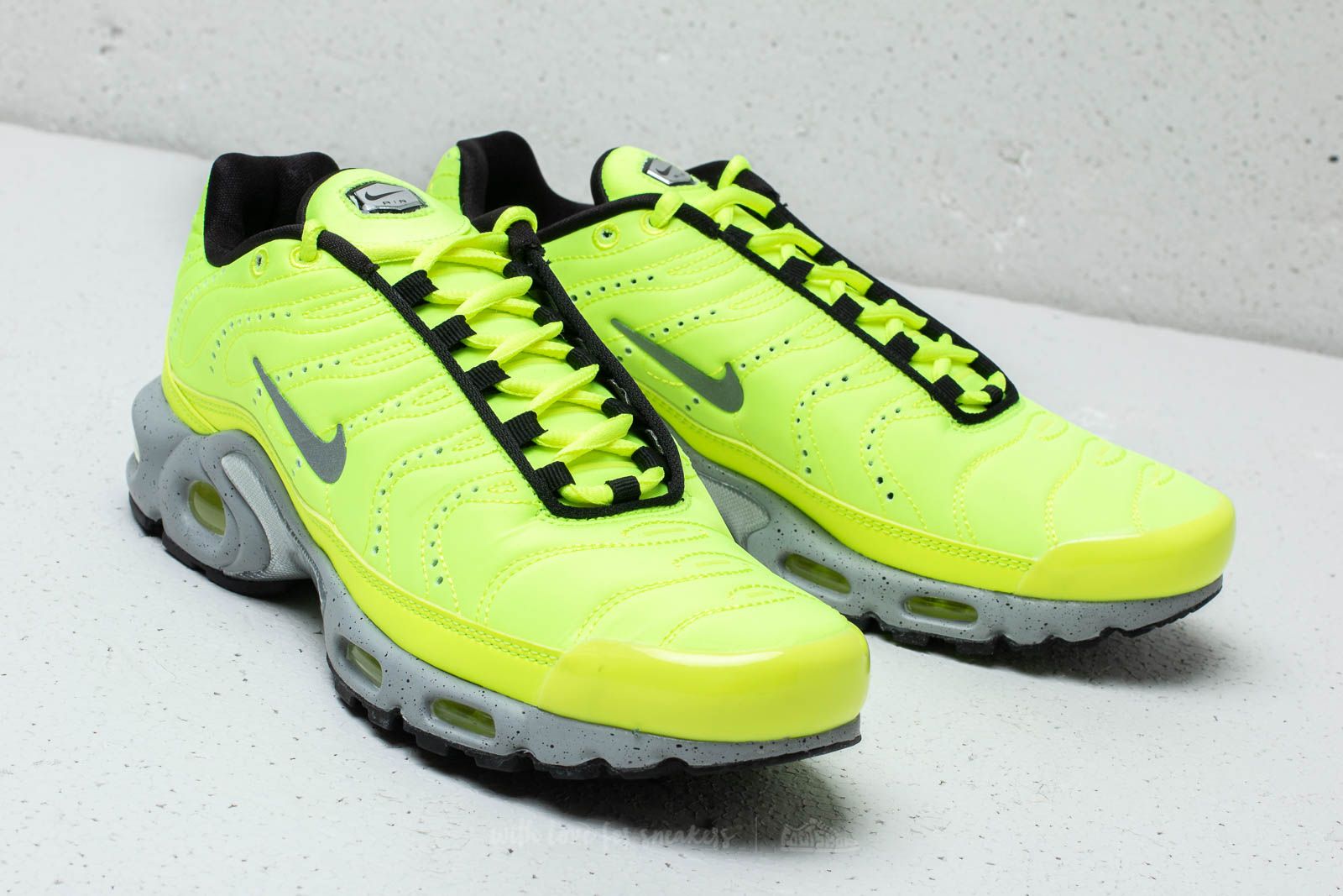 Men s shoes Nike Air Max Plus Premium Volt Matte Silver Wolf Grey Footshop