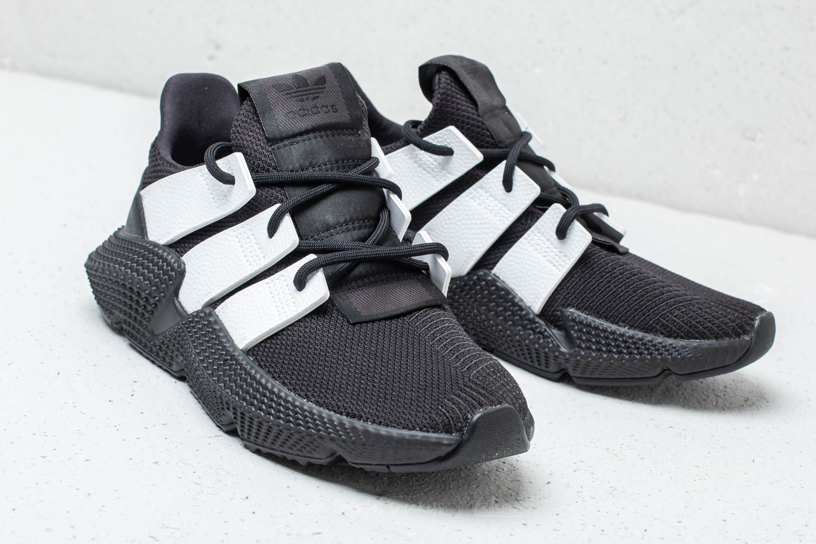 Adidas prophere noir et blanc hotsell