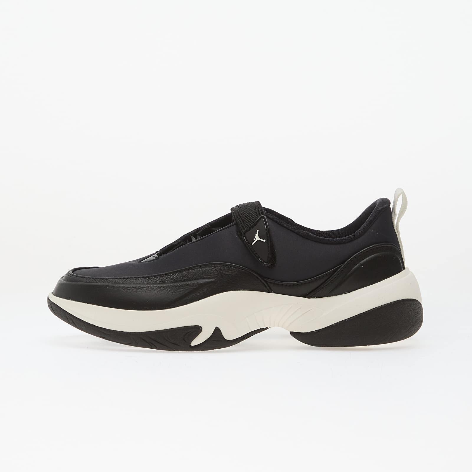 Levně Tenisky Jordan W Pointe Black/ Sail