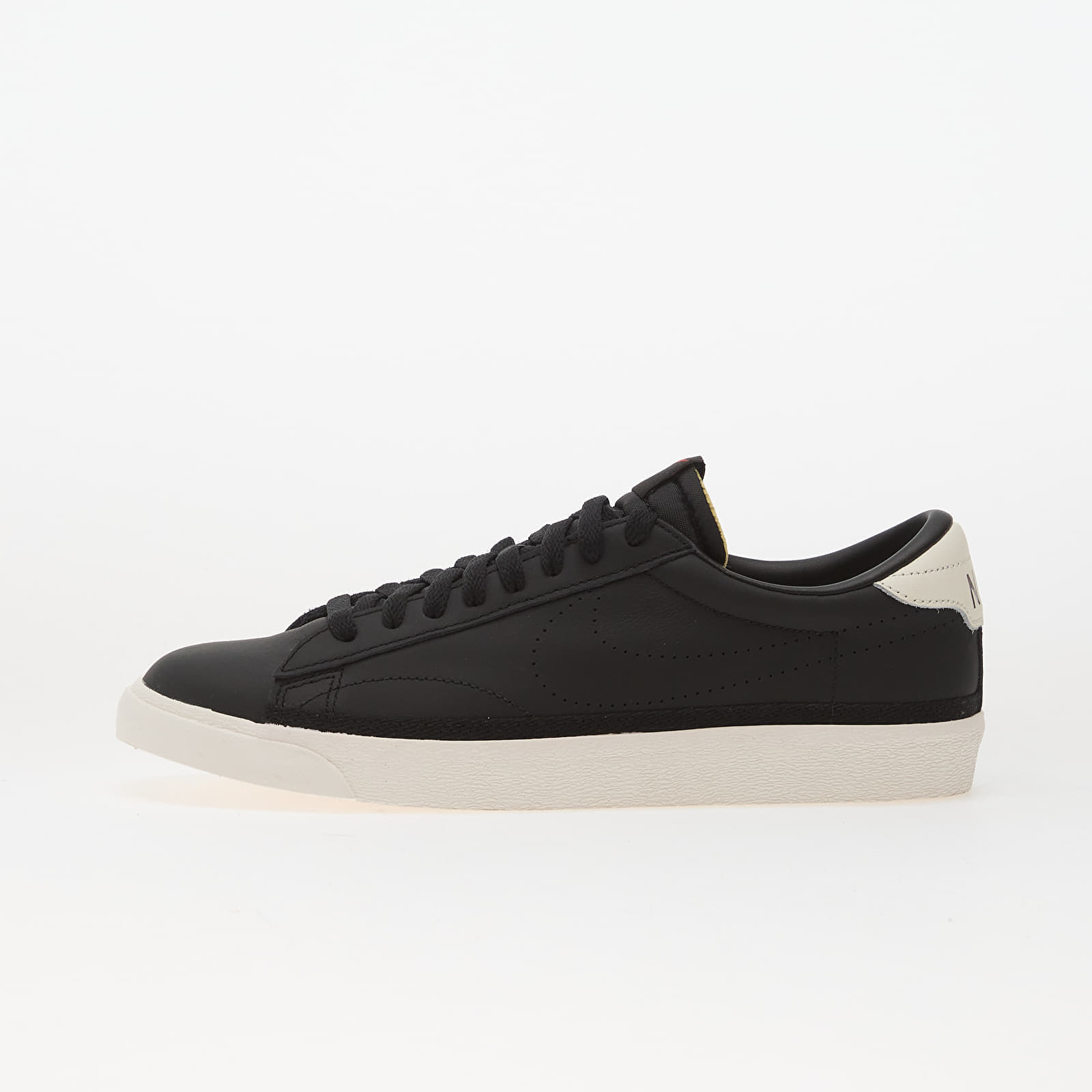 Levně Tenisky Nike Tennis Classic Ac Black/ Black-Sail-Team Orange