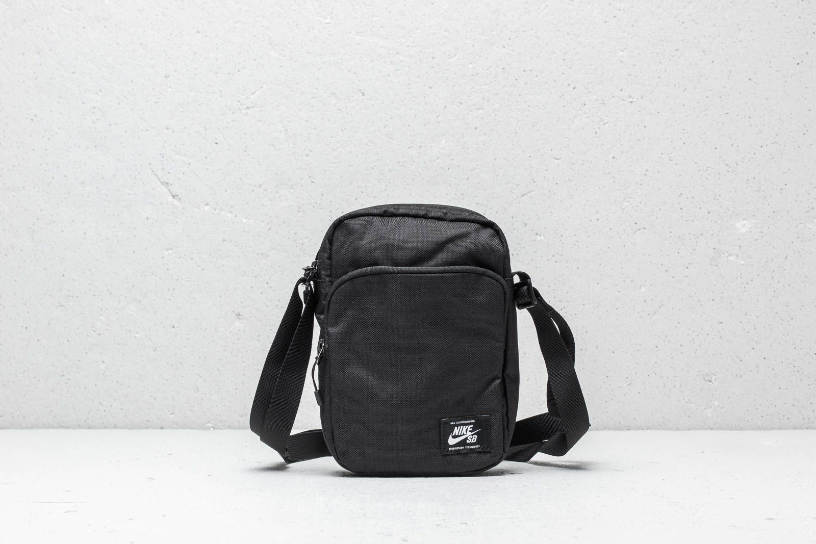 Nike sb heritage top black crossbody bag