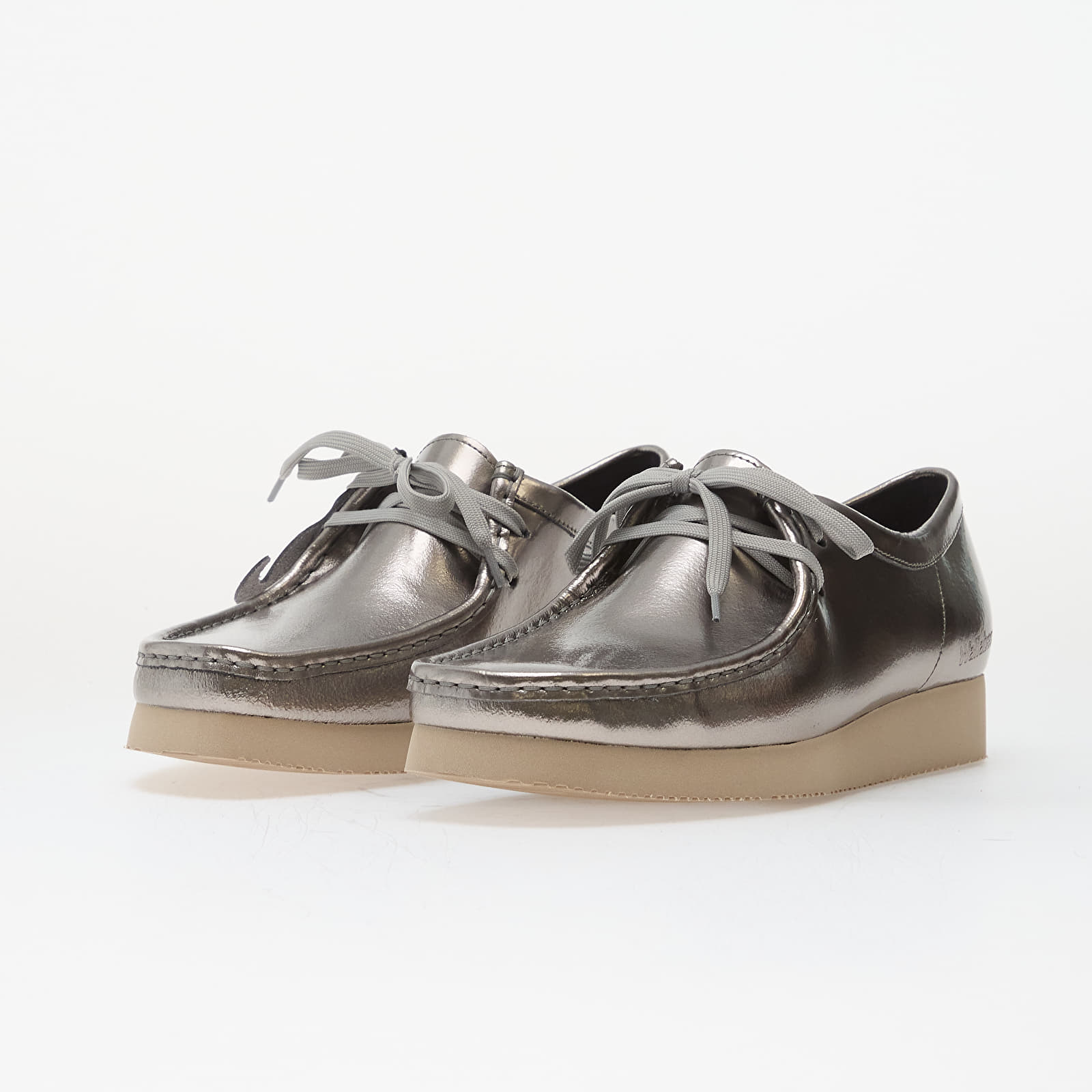 Chaussures et baskets homme Clarks Originals Wallabee 2604 Silver Patent