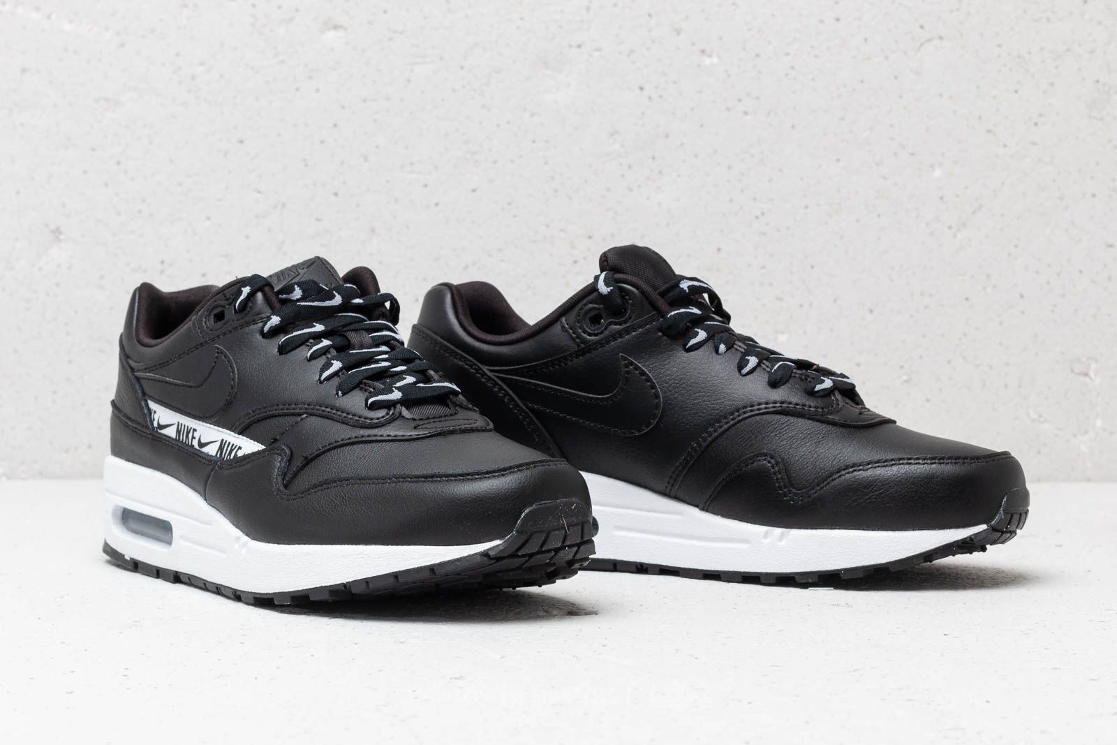 Ženski čevlji Nike Wmns Air Max 1 SE Black/ Black-White