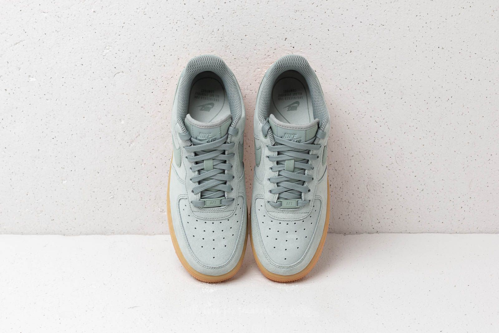 Nike air force 1 07 trainers mica green gum clearance