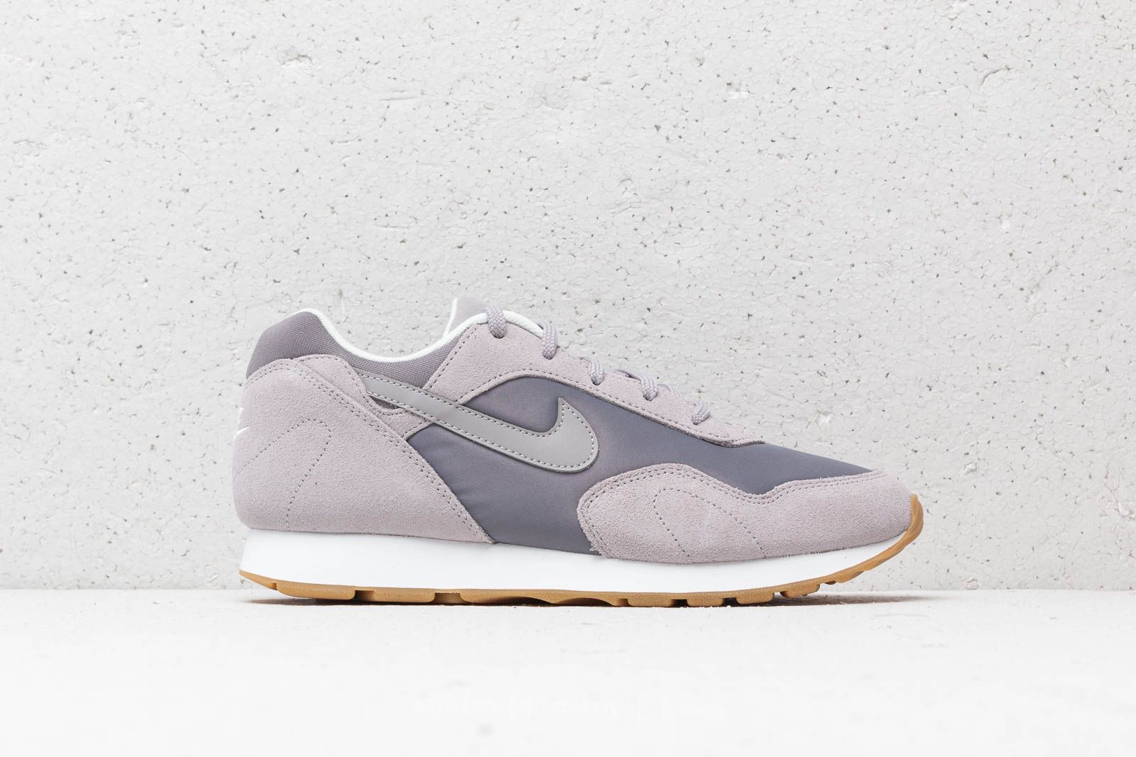 Zapatillas mujer Nike Outburst Wmns Gunsmoke Atmosphere Grey Footshop