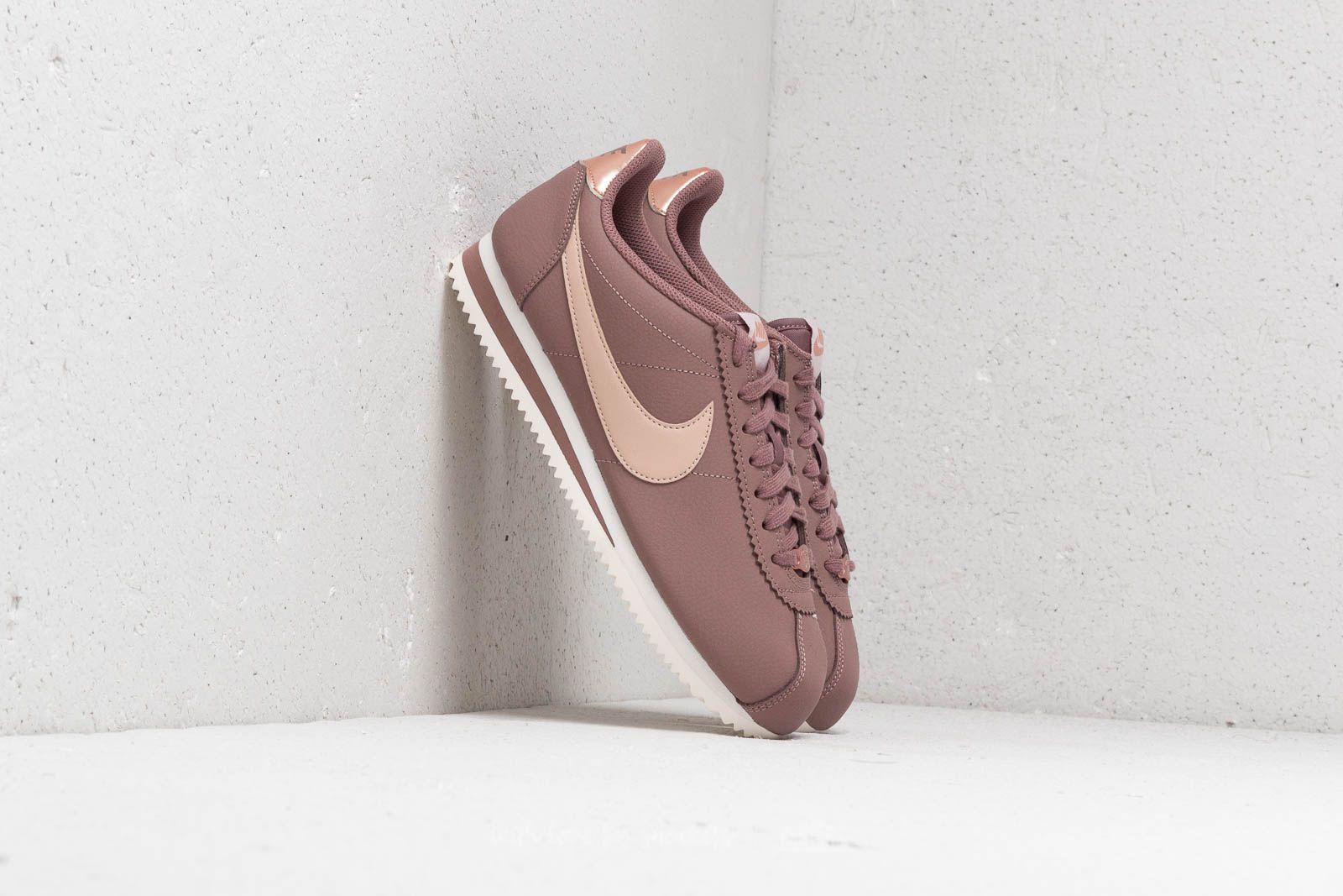 Zapatillas mujer Nike Classic Cortez Leather Wmns Smokey Mauve/ Particle Beige