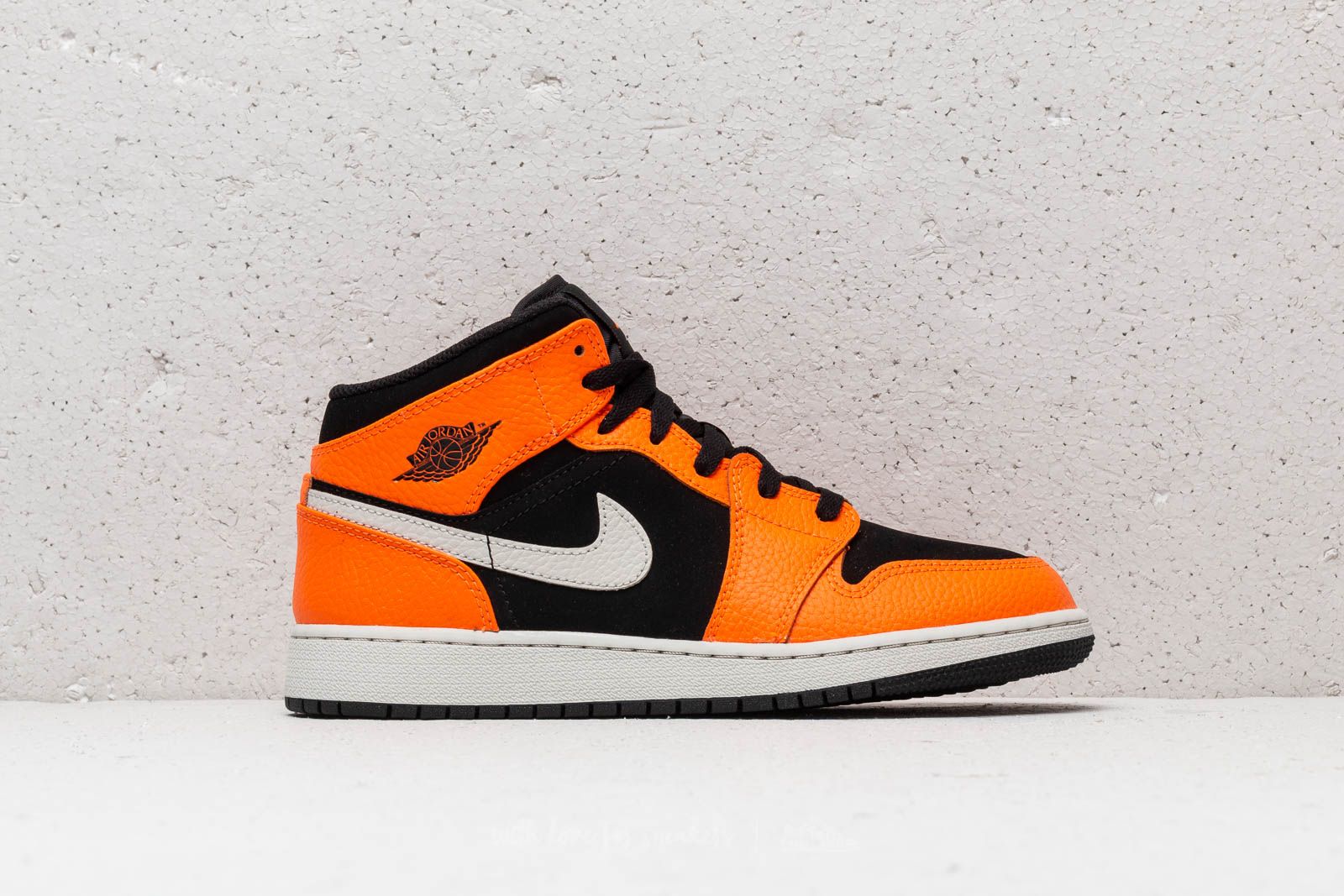 Jordan 1 hot sale mid cone