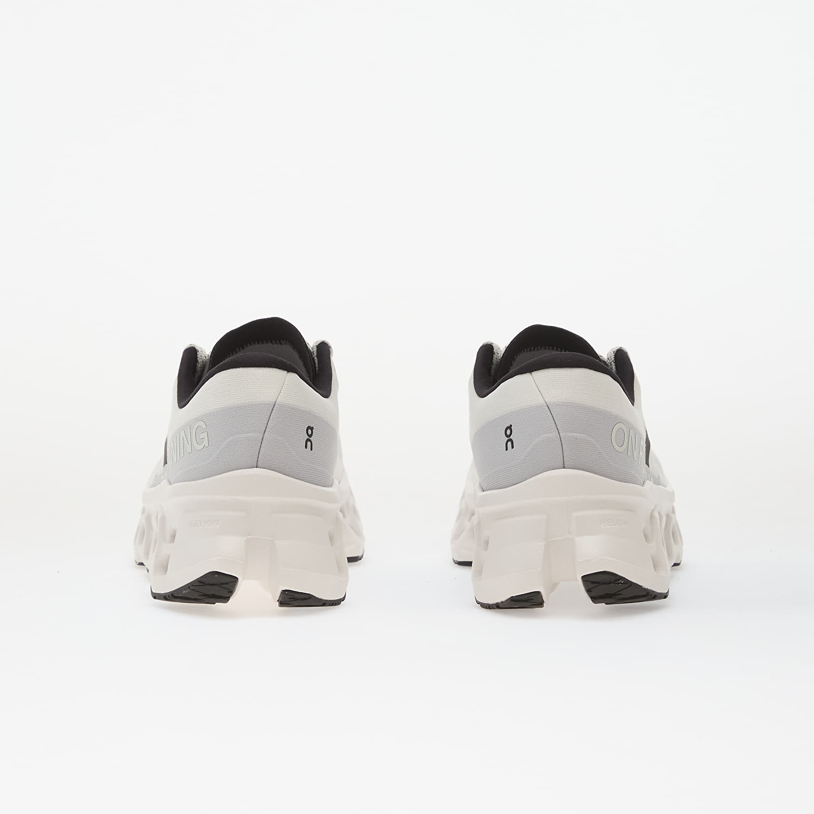 Skor för kvinnor On W Cloudmonster 3 White/ White